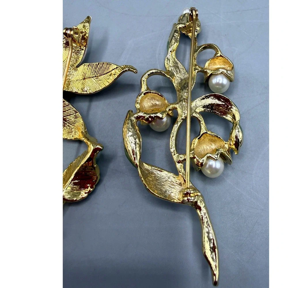 Set of 2 Floral Enamel Brooches Gold Tone Faux Pearl Rhinestone Flower Pins